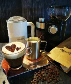 Qualitá® Melkkan Met Art Pen - Barista Melkkannetje - 350 ML - Melkopschuimkannen -Keuken Benodigdheden Winkel 1023x1200 3