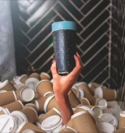 Circular&Co. Herbruikbare To Go Koffiebeker (rCUP) Zwart/zwart 8oz/227ml 18 Circular&Co. Herbruikbare To Go Koffiebeker (rCUP) Zwart/zwart 8oz/227ml -Keuken Benodigdheden Winkel 1133x1200 2