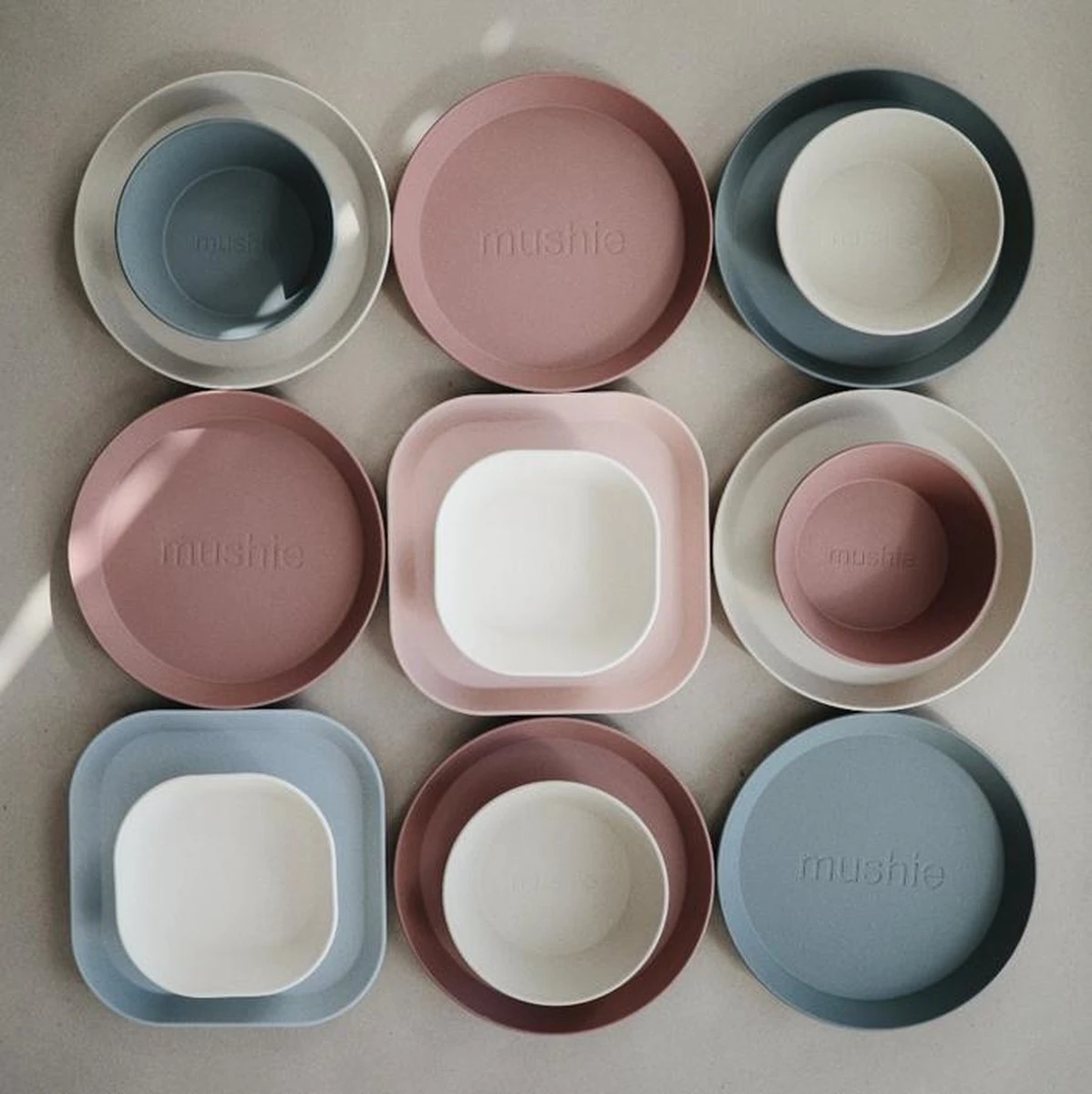 Mushie - Kinderservies Borden Vierkant (Set Van 2) - Borden - Sage 14 Mushie - Kinderservies Borden Vierkant (Set Van 2) - Borden - Sage - Afbeelding 12