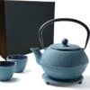 Tealøv THEE SET 1,1 LITER GIETIJZER | COMPLETE SET IN GESCHENKDOOS | Gietijzeren Theepot Met Roestvrijstalen Zeef, Gietijzeren Theekopjes En Onderzetter | In Authentiek Japanse Stijl | Arare Blauw -Keuken Benodigdheden Winkel 1200x1005 7