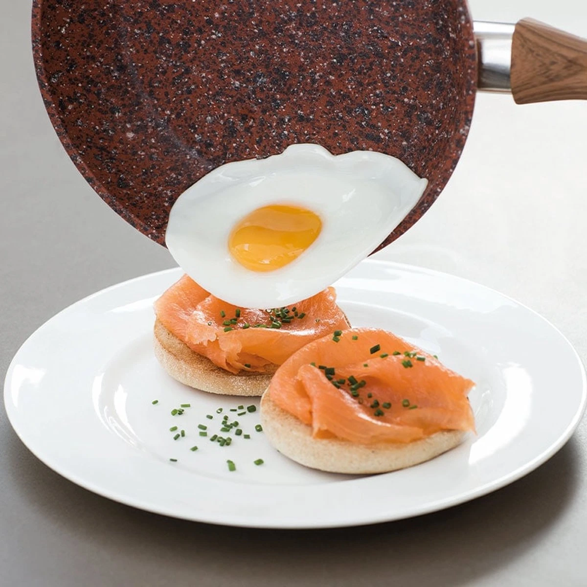 Livington Copper & Stone Pan - 24cm Koekenpan- Anti-aanbaklaag En Krasbestendig - Graniet Look - Binnenste Steenlaag Voor Perfecte Warmteverdeling - Geschikt Voor Ceran, Gas, Elektrisch, Inductie 12 Livington Copper & Stone Pan - 24cm Koekenpan- Anti-aanbaklaag En Krasbestendig - Graniet Look - Binnenste Steenlaag Voor Perfecte Warmteverdeling - Geschikt Voor Ceran, Gas, Elektrisch, Inductie - Afbeelding 10