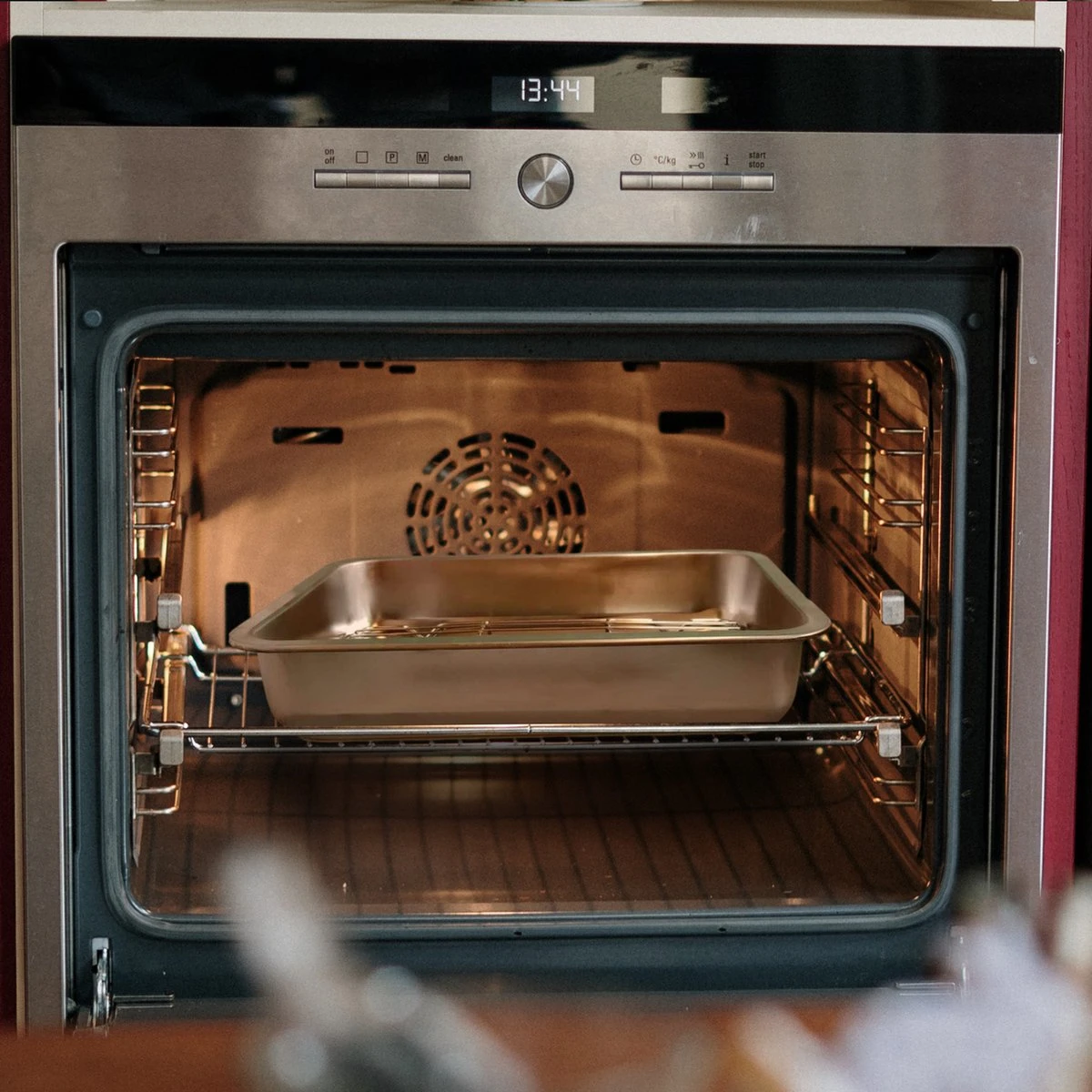 YUGN Braadslede Ovenschaal Braadslee Oven - Braadslede Met Rooster Voor Ovengerechten - Roestvrijstaal En 36x27x7CM - Cadeau Tip 10 YUGN Braadslede Ovenschaal Braadslee Oven - Braadslede Met Rooster Voor Ovengerechten - Roestvrijstaal En 36x27x7CM - Cadeau Tip - Afbeelding 8