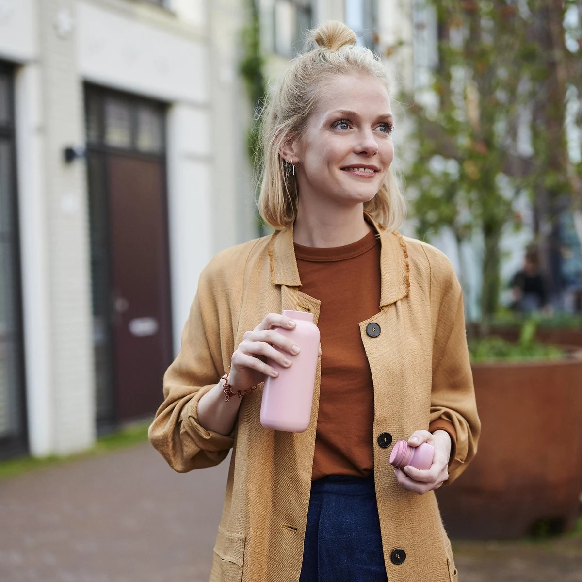 Mepal – Isoleerfles Ellipse 900 Ml – Houdt Je Drankje 12 Uur Warm En 24 Uur Koud – Nordic Pink – Geschikt Voor Bruiswater – Thermosfles – Lekdicht 8 Mepal – Isoleerfles Ellipse 900 Ml – Houdt Je Drankje 12 Uur Warm En 24 Uur Koud – Nordic Pink – Geschikt Voor Bruiswater – Thermosfles – Lekdicht - Afbeelding 6