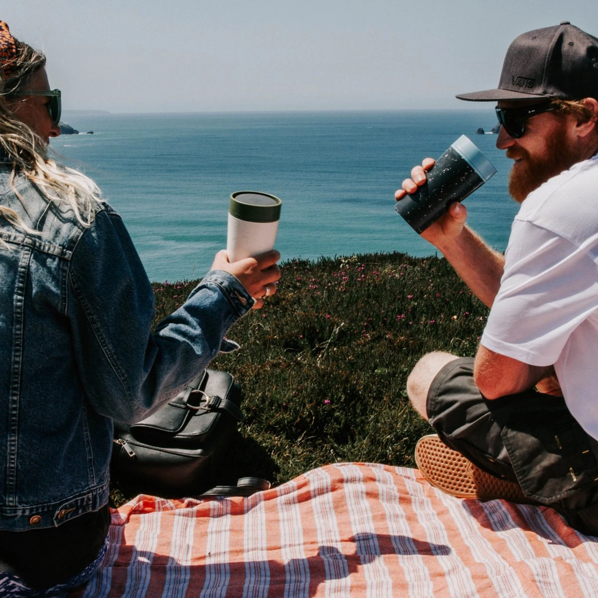 Circular&Co. Herbruikbare To Go Koffiebeker (rCUP) Zwart/roze 12oz/340ml 13 Circular&Co. Herbruikbare To Go Koffiebeker (rCUP) Zwart/roze 12oz/340ml - Afbeelding 11