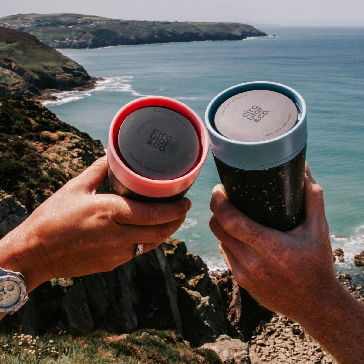 Circular&Co. Herbruikbare To Go Koffiebeker (rCUP) Zwart/roze 12oz/340ml 14 Circular&Co. Herbruikbare To Go Koffiebeker (rCUP) Zwart/roze 12oz/340ml - Afbeelding 12