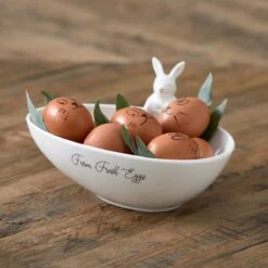 Riviera Maison Eierschaal Paasdecoratie, Eierhouder - Fresh Farm Eggs Bowl - Wit - Porselein - Giftbox 12 Riviera Maison Eierschaal Paasdecoratie, Eierhouder - Fresh Farm Eggs Bowl - Wit - Porselein - Giftbox -Keuken Benodigdheden Winkel 1200x1200 2854