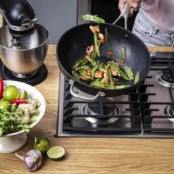 KitchenAid Hard Geanodiseerd Aluminium Wok ø30cm - Zwart - Inductie - Anti-aanbak 17 KitchenAid Hard Geanodiseerd Aluminium Wok ø30cm - Zwart - Inductie - Anti-aanbak -Keuken Benodigdheden Winkel 1200x1200 726