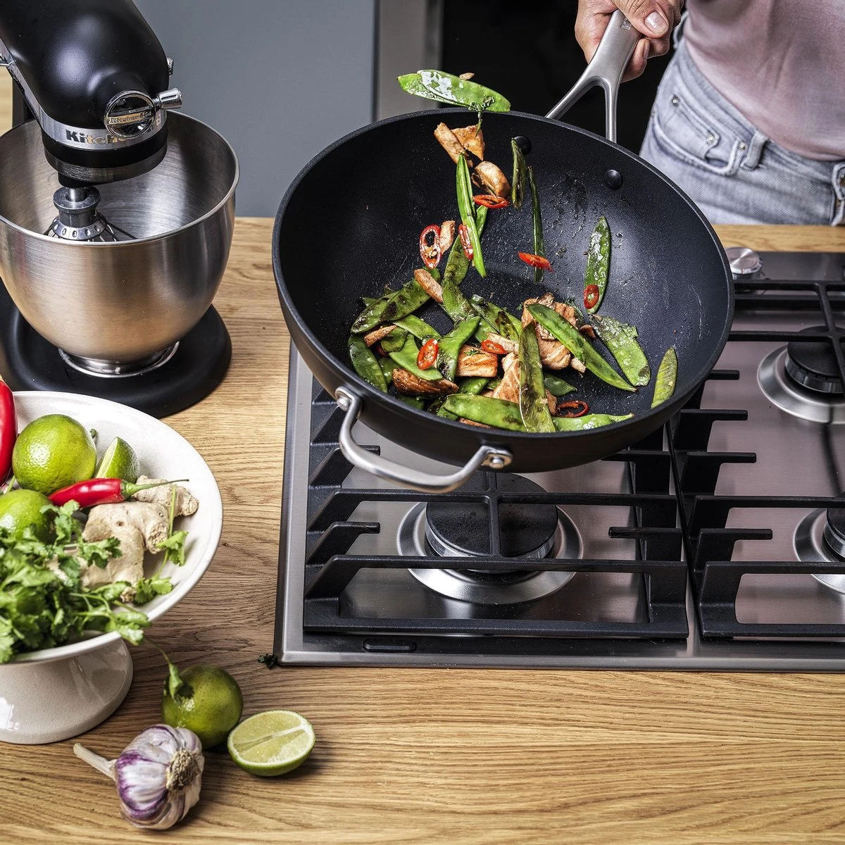 KitchenAid Hard Geanodiseerd Aluminium Wok ø30cm - Zwart - Inductie - Anti-aanbak 10 KitchenAid Hard Geanodiseerd Aluminium Wok ø30cm - Zwart - Inductie - Anti-aanbak - Afbeelding 8