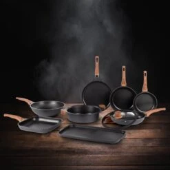 Rosmarino Black Line - Wokpan - Ø30cm - 100% PFAS & PFOA Vrij - Gegoten Aluminium - Non-stick Minerale Coating - Ergonomische Handgreep - Geschikt Voor Alle Warmtebronnen & Vaatwasser -Keuken Benodigdheden Winkel 1200x1200 763