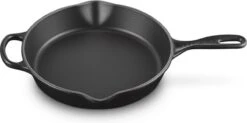 Le Creuset Hoge Ronde Skillet Mat Zwart 26cm 7 Le Creuset Hoge Ronde Skillet Mat Zwart 26cm -Keuken Benodigdheden Winkel 1200x597 5