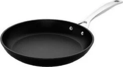 Le Creuset Koekenpan Les Forgées TNS - ø 20 Cm - Standaard Anti-aanbaklaag 16 Le Creuset Koekenpan Les Forgées TNS - ø 20 Cm - Standaard Anti-aanbaklaag -Keuken Benodigdheden Winkel 1200x660 1