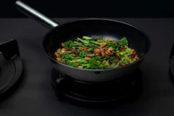 Combekk Koekenpan Ceramic Pro - Koekenpan - Anti-aanbak - Keramisch - Roestvrijstaal - 28cm 13 Combekk Koekenpan Ceramic Pro - Koekenpan - Anti-aanbak - Keramisch - Roestvrijstaal - 28cm -Keuken Benodigdheden Winkel 1200x800 106