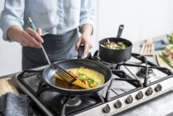 GreenPan Memphis Hapjespan 28cm - Zwart - Inductie - PFAS-vrij 29 GreenPan Memphis Hapjespan 28cm - Zwart - Inductie - PFAS-vrij -Keuken Benodigdheden Winkel 1200x800 203