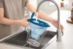 BRITA - Waterfilterkan Marella Cool - Blauw - 2,4L + 3 MAXTRA+ Waterfilterpatronen 29 BRITA - Waterfilterkan Marella Cool - Blauw - 2,4L + 3 MAXTRA+ Waterfilterpatronen -Keuken Benodigdheden Winkel 1200x801 32