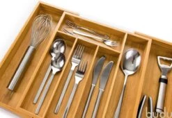 Budu Uitschuifbare Bamboe Bestekbak #33,5 (33,5 Cm Diep) - Bestekcassette Hout - Besteklade - 33,5 X 28 - 45 Cm - 5/7 Vakken 13 Budu Uitschuifbare Bamboe Bestekbak #33,5 (33,5 Cm Diep) - Bestekcassette Hout - Besteklade - 33,5 X 28 - 45 Cm - 5/7 Vakken -Keuken Benodigdheden Winkel 1200x828