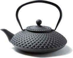 Tealøv THEE SET 1,25 LITER GIETIJZER | COMPLETE SET IN GESCHENKDOOS | Gietijzeren Theepot Met Roestvrijstalen Zeef, Gietijzeren Theekopjes En Onderzetter | In Authentiek Japanse Stijl | Kambin Zwart -Keuken Benodigdheden Winkel 1200x957 4