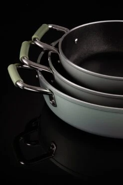 Primecook - Braadpan / Hapjespan Met Deksel - Ø 28 Cm - PFAS-vrij - Inductie - Ecoshield 24 Primecook - Braadpan / Hapjespan Met Deksel - Ø 28 Cm - PFAS-vrij - Inductie - Ecoshield -Keuken Benodigdheden Winkel 797x1200 2