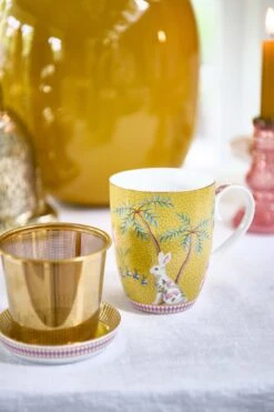 Pip Studio La Majorelle Yellow - Theeset - Porselein - Mok + Theezeef + Theetip - Porselein - 350ml - Geel Servies - Pasen - Konijn -Keuken Benodigdheden Winkel 799x1200 33