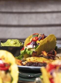 Krumble Taco Houder - Taco En Tortilla Houder Voor 4 Stuks - Serveerschalen - Koken & Tafelen - Kookgerei - Snack- & Tappasschalen - Metaal - Zilver -Keuken Benodigdheden Winkel 876x1200